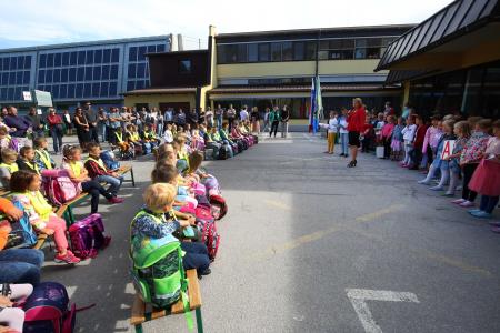 SPREJEM PRVOŠOLČKOV CERKNICA 09 FOTO LJUBO VUKELIČ
